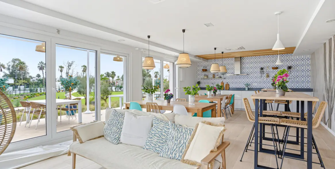 Sale of middle floor apartment in Estepona 30