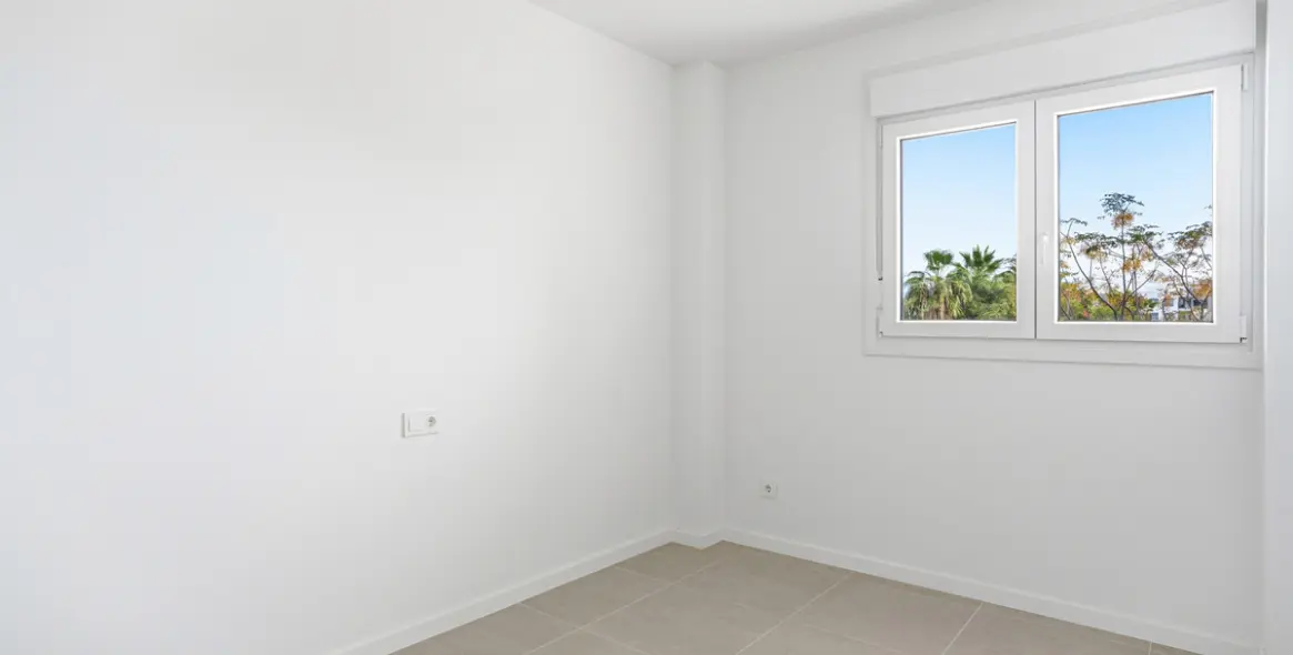 Sale of middle floor apartment in Estepona 32