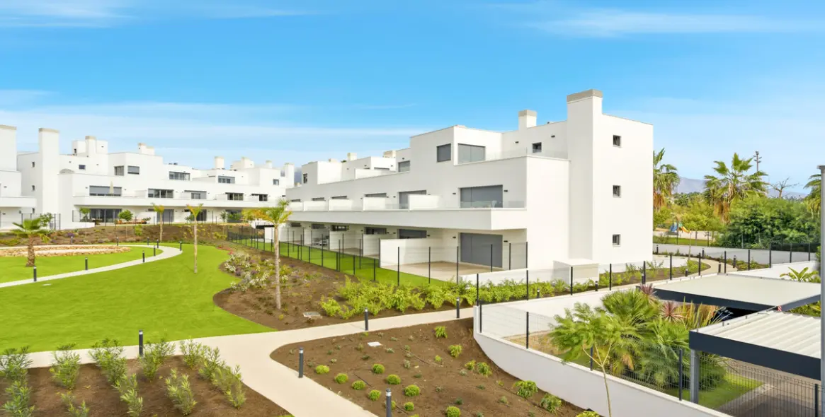 Sale of middle floor apartment in Estepona 33