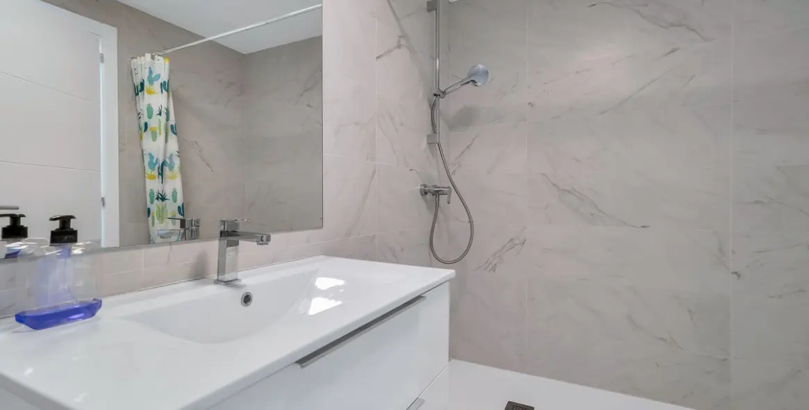 Sale of middle floor apartment in Mijas Costa 22