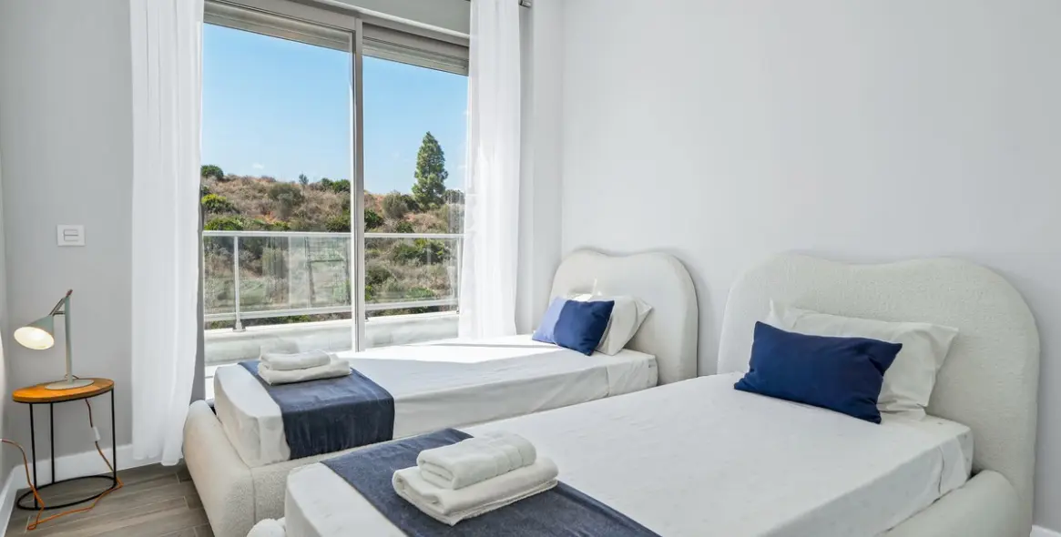 Sale of middle floor apartment in Mijas Costa 24