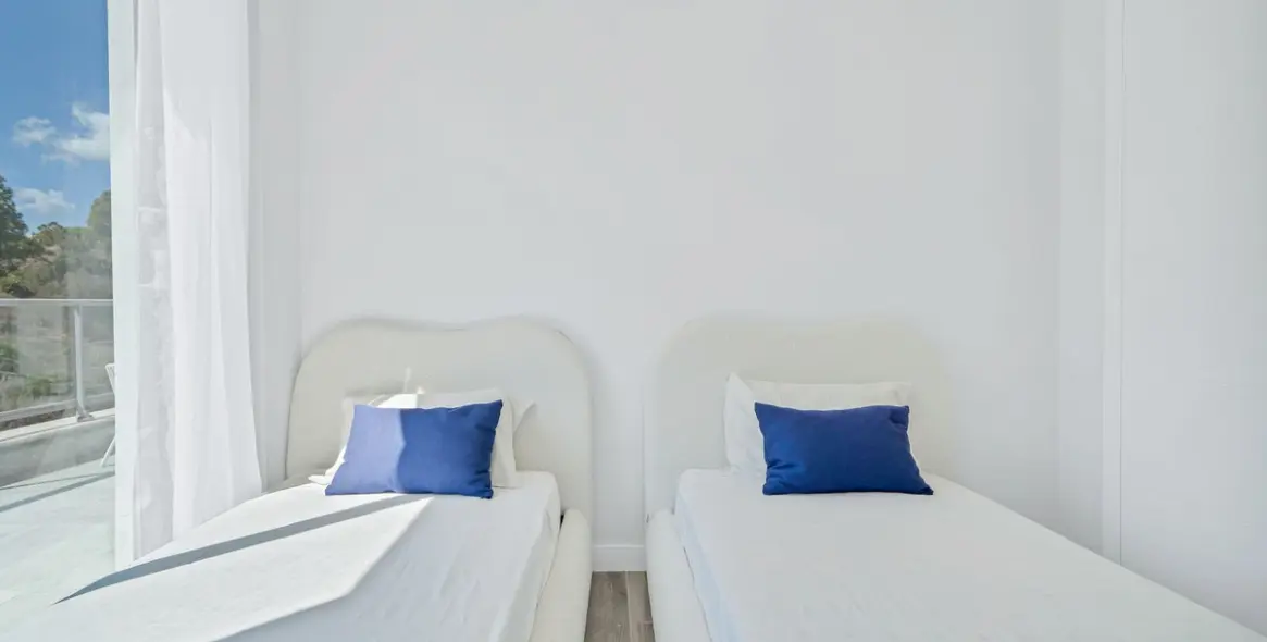 Sale of middle floor apartment in Mijas Costa 25