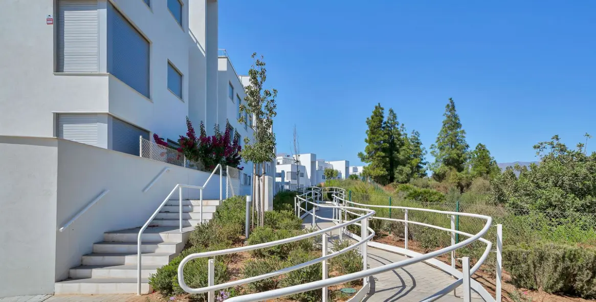 Sale of middle floor apartment in Mijas Costa 29