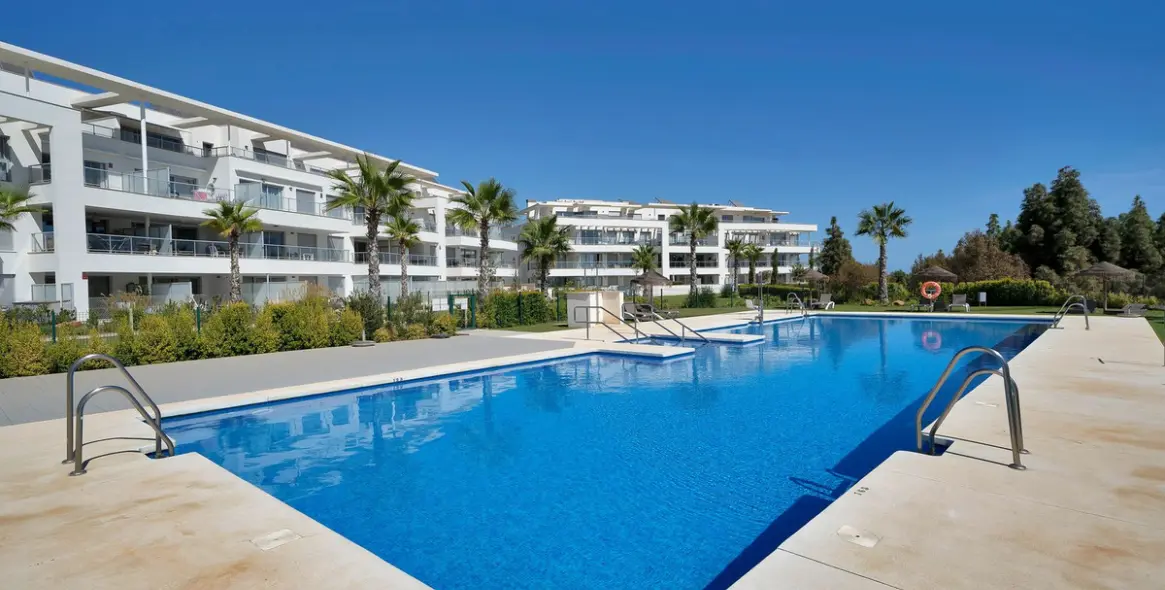Sale of middle floor apartment in Mijas Costa 30