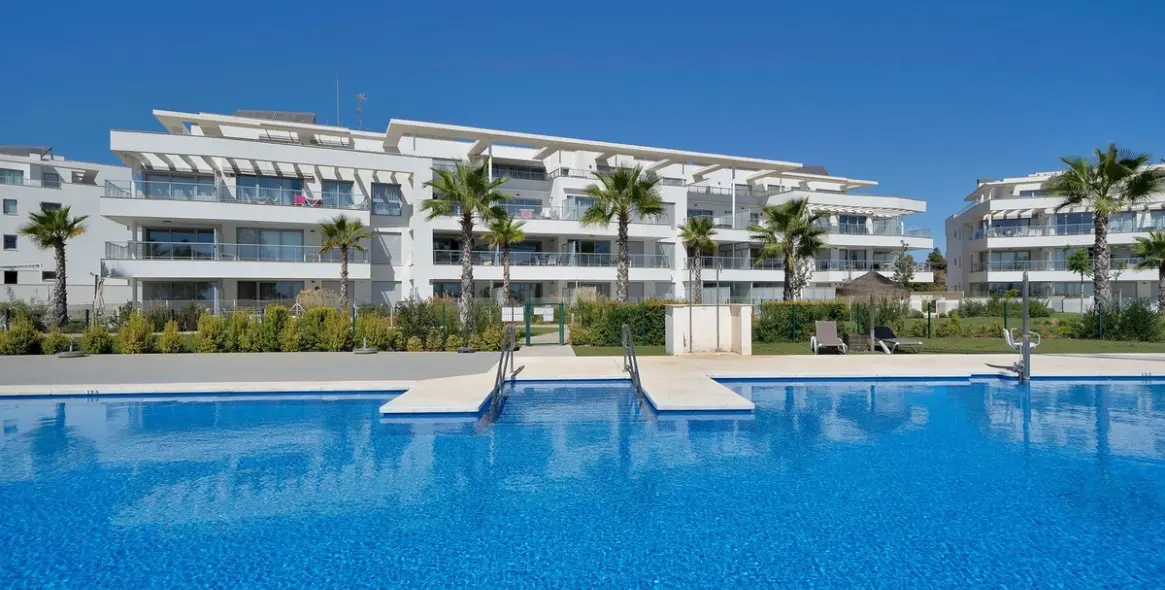 Sale of middle floor apartment in Mijas Costa 31