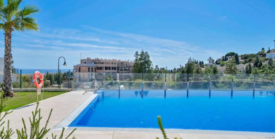 Sale of middle floor apartment in Mijas Costa 32