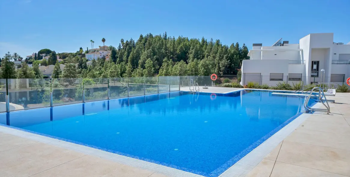 Sale of middle floor apartment in Mijas Costa 33