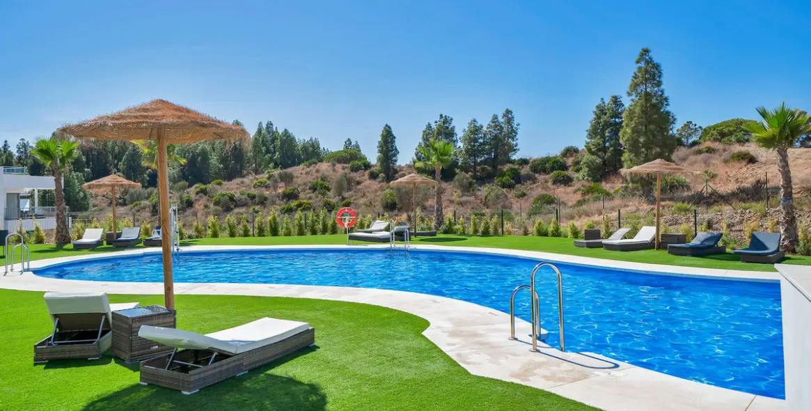 Sale of middle floor apartment in Mijas Costa 35