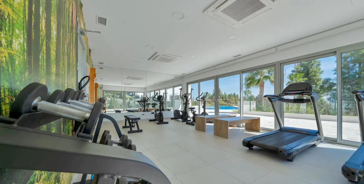 Sale of middle floor apartment in Mijas Costa 44