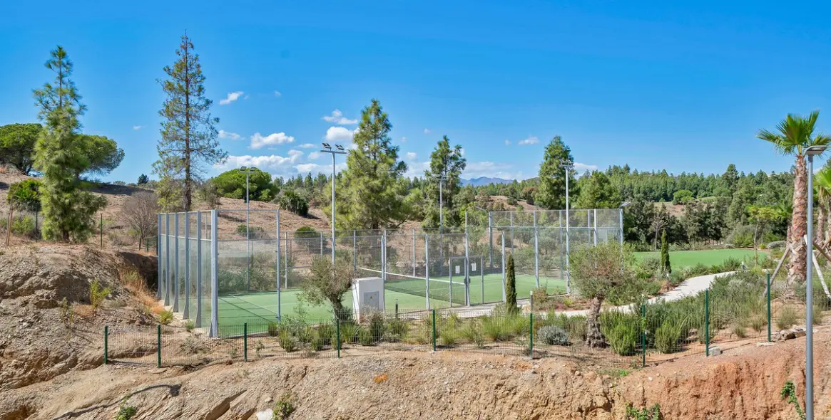 Sale of middle floor apartment in Mijas Costa 47