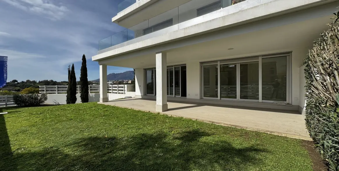 Sale of ground floor apartment in Cancelada 1