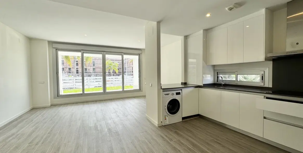 Sale of ground floor apartment in Cancelada 7