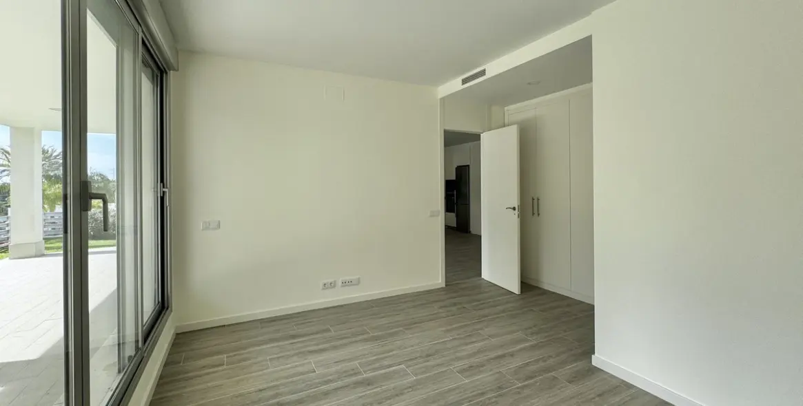 Sale of ground floor apartment in Cancelada 11