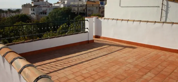 Sale of semi-detached house in Algarrobo 1