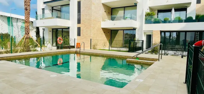 Sale of penthouse in Estepona 0