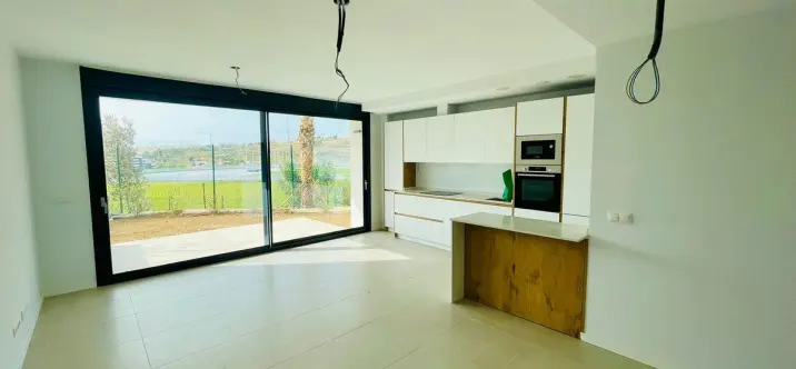 Sale of penthouse in Estepona 3