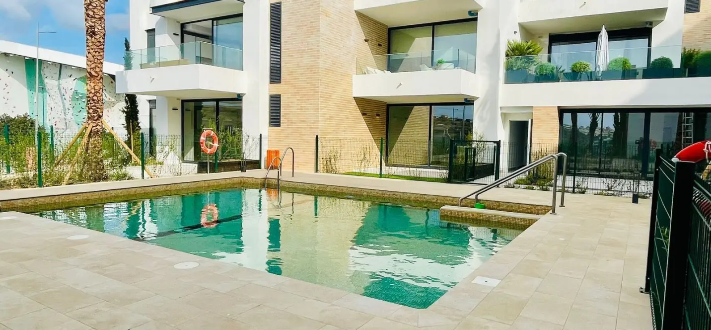 Sale of penthouse in Estepona 0