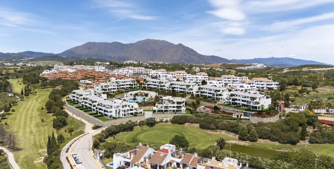 Sale of ground floor apartment in Casares 13