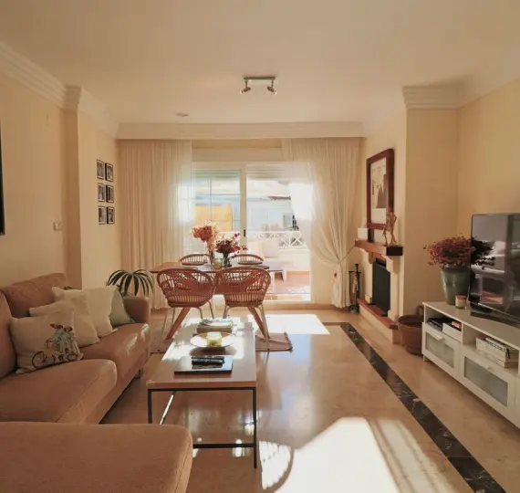 Sale of middle floor apartment in Río Real