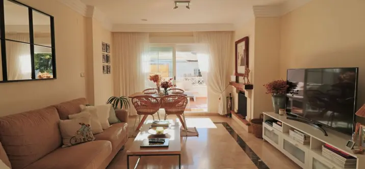 Sale of middle floor apartment in Río Real 1