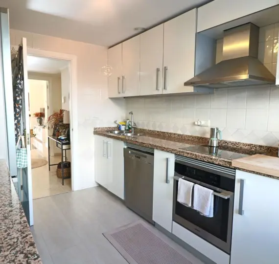 Sale of middle floor apartment in Río Real