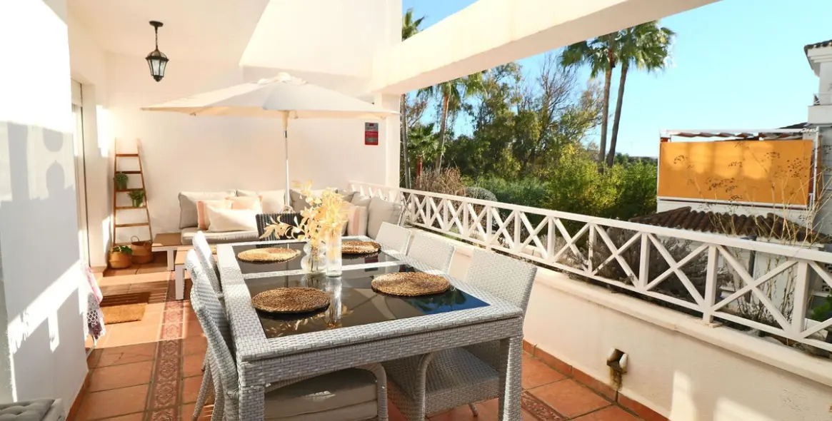 Sale of middle floor apartment in Río Real 5