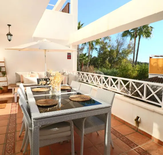 Sale of middle floor apartment in Río Real