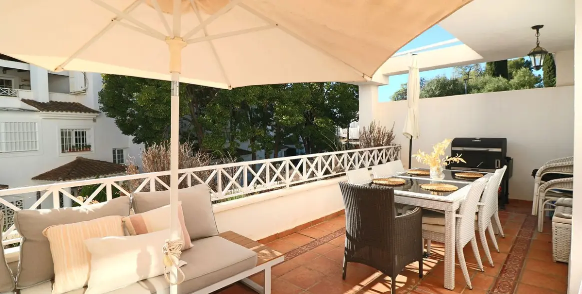 Sale of middle floor apartment in Río Real 10