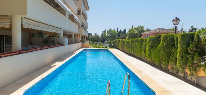 Продажа апартаментов на среднем этаже в Elviria 0