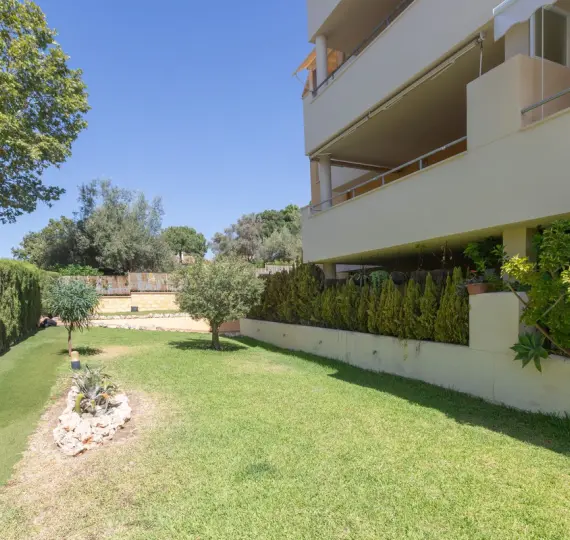 Продажа апартаментов на среднем этаже в Elviria