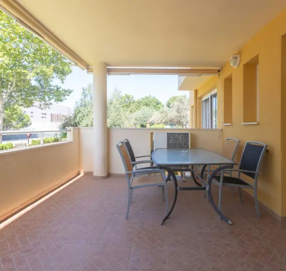 Продажа апартаментов на среднем этаже в Elviria