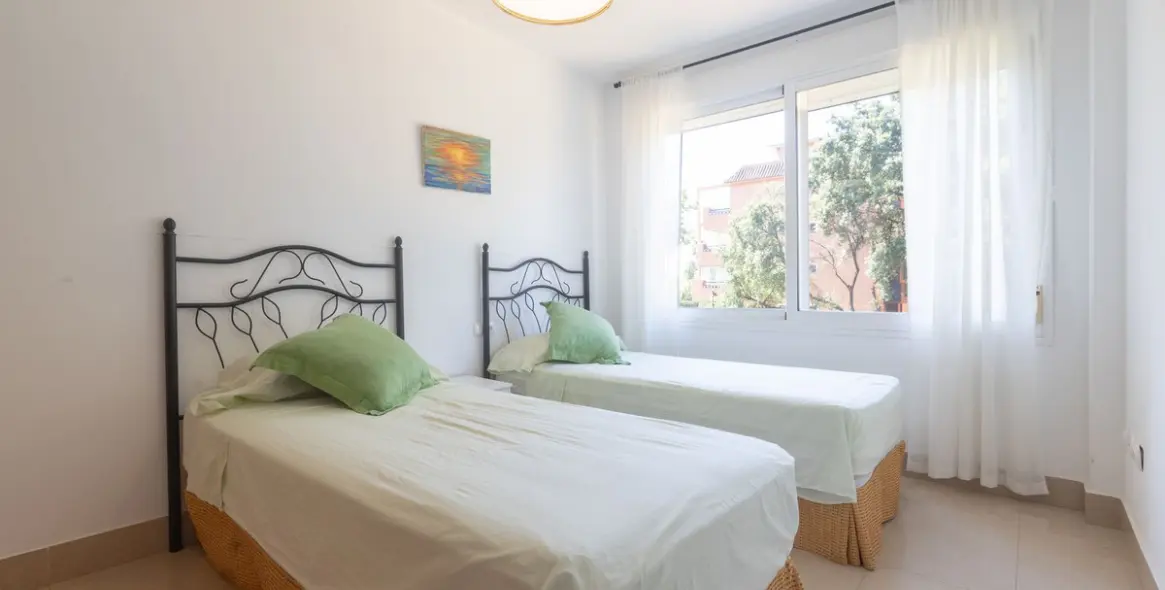 Продажа апартаментов на среднем этаже в Elviria 14