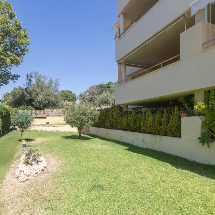 Venta de apartamento en planta media en Elviria