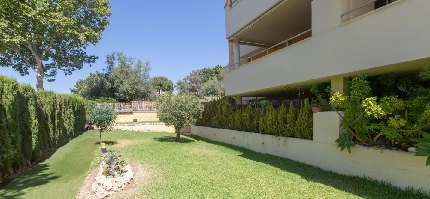 Venta de apartamento en planta media en Elviria 1