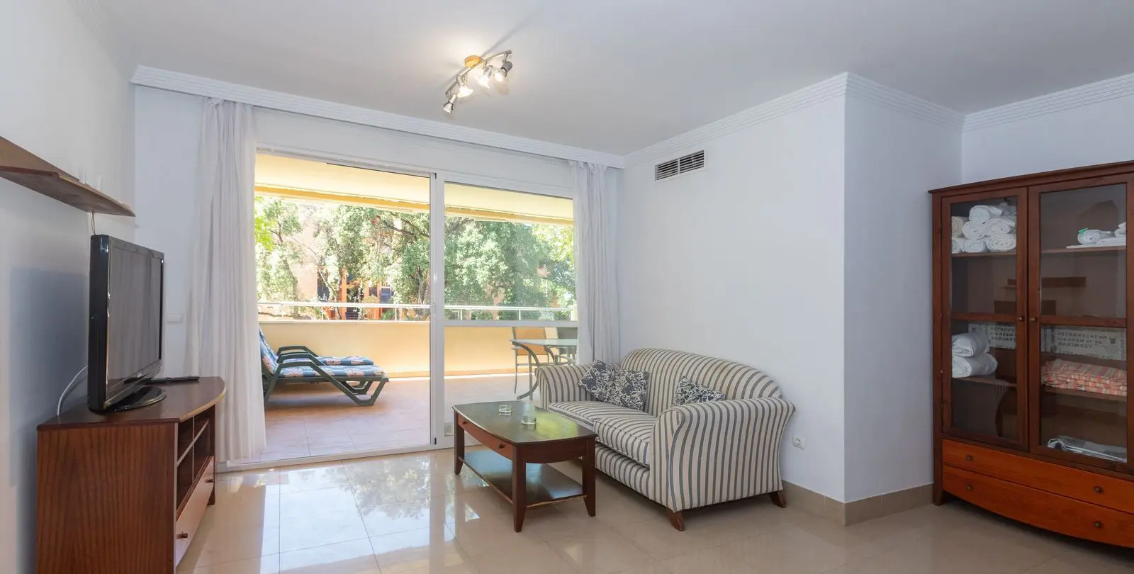 Продажа апартаментов на среднем этаже в Elviria 4