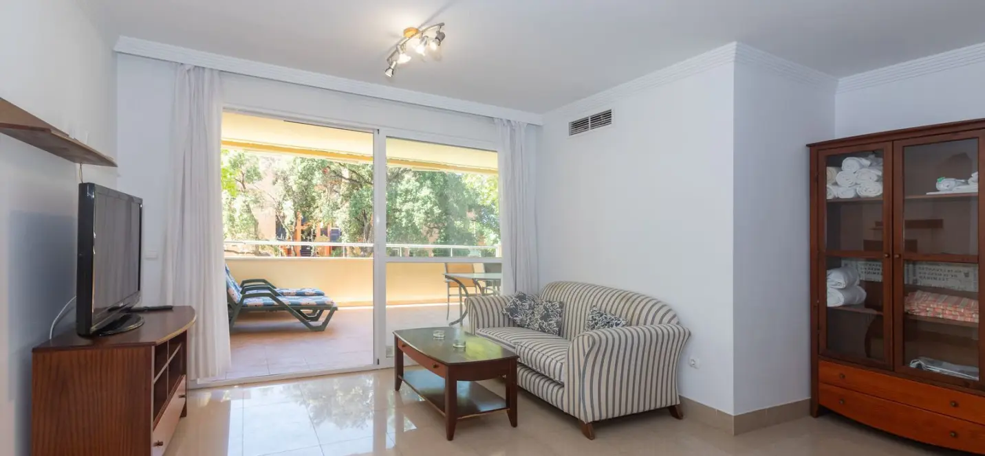 Venta de apartamento en planta media en Elviria 3