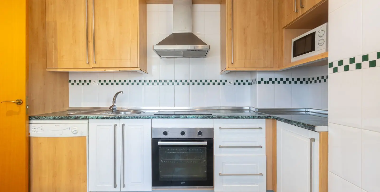 Продажа апартаментов на среднем этаже в Elviria 8
