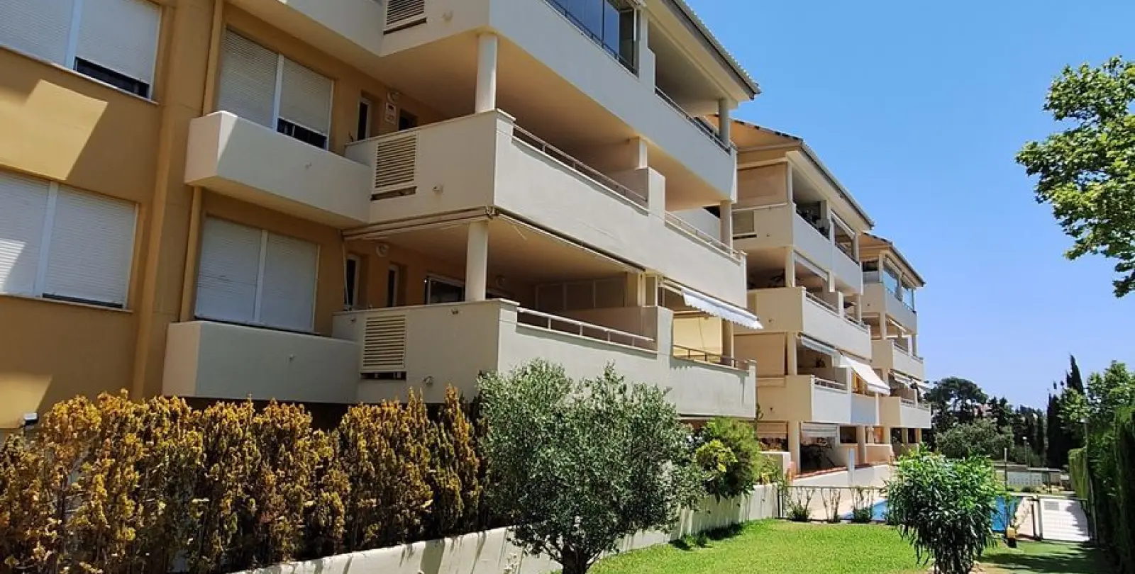 Продажа апартаментов на среднем этаже в Elviria 20