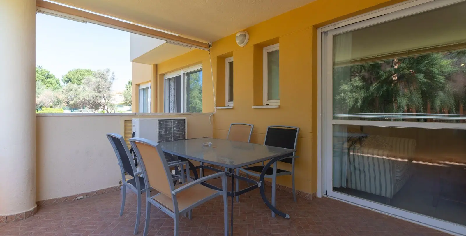 Venta de apartamento en planta media en Elviria 22