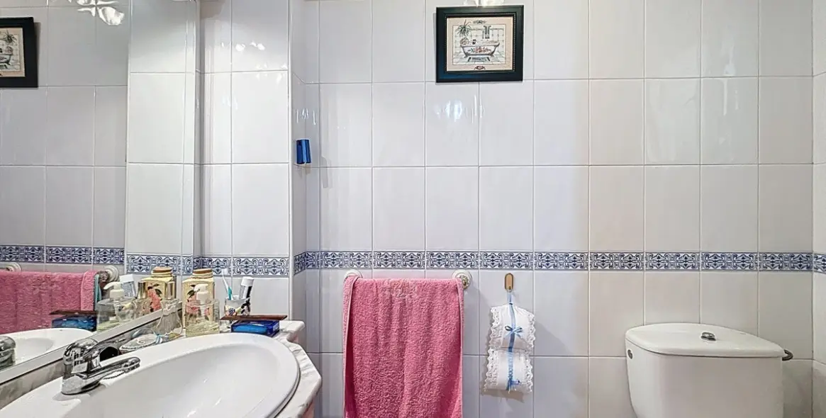 Sale of semi-detached house in Torre del Mar 17