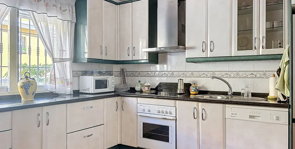 Sale of semi-detached house in Torre del Mar 18