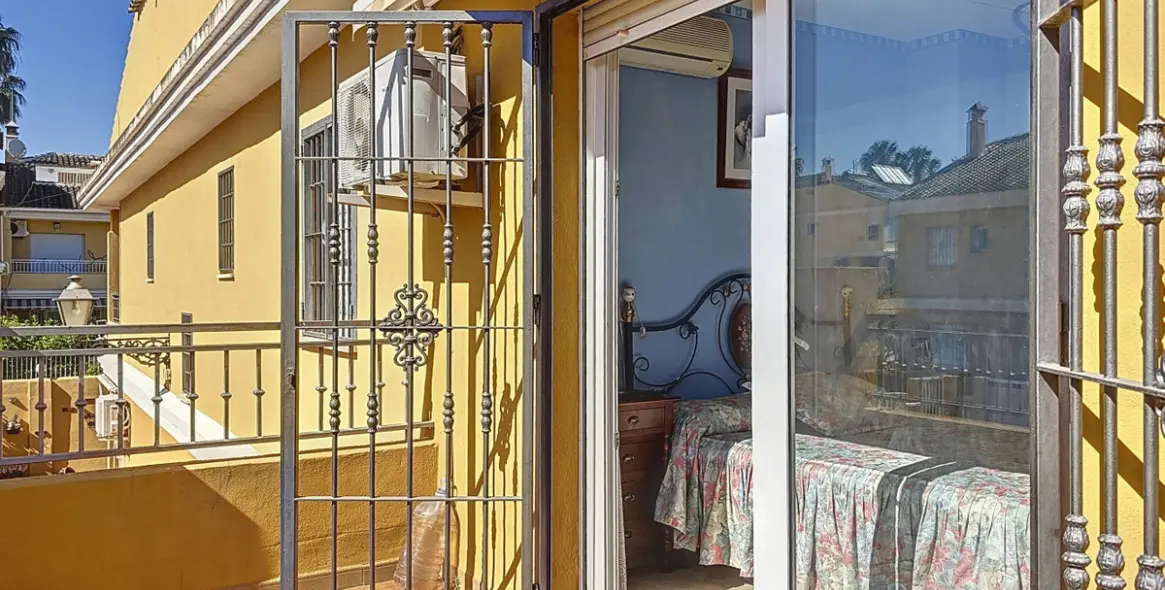 Sale of semi-detached house in Torre del Mar 32