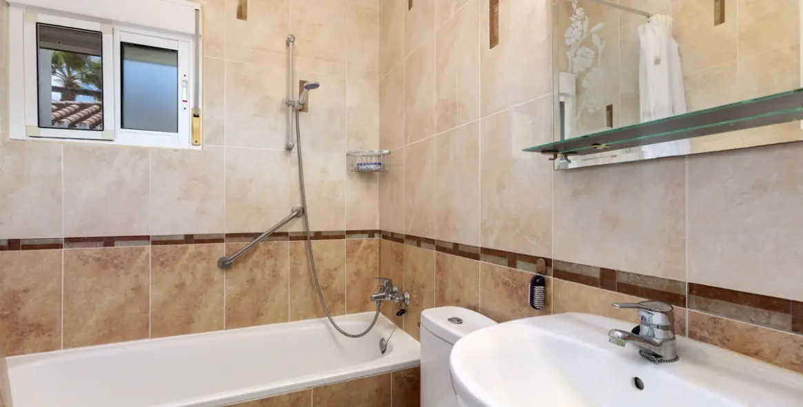 Sale of finca - cortijo in Pizarra 11