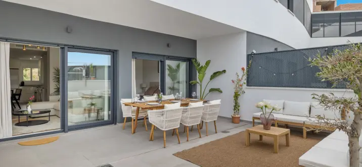 Sale of middle floor apartment in Estepona 0