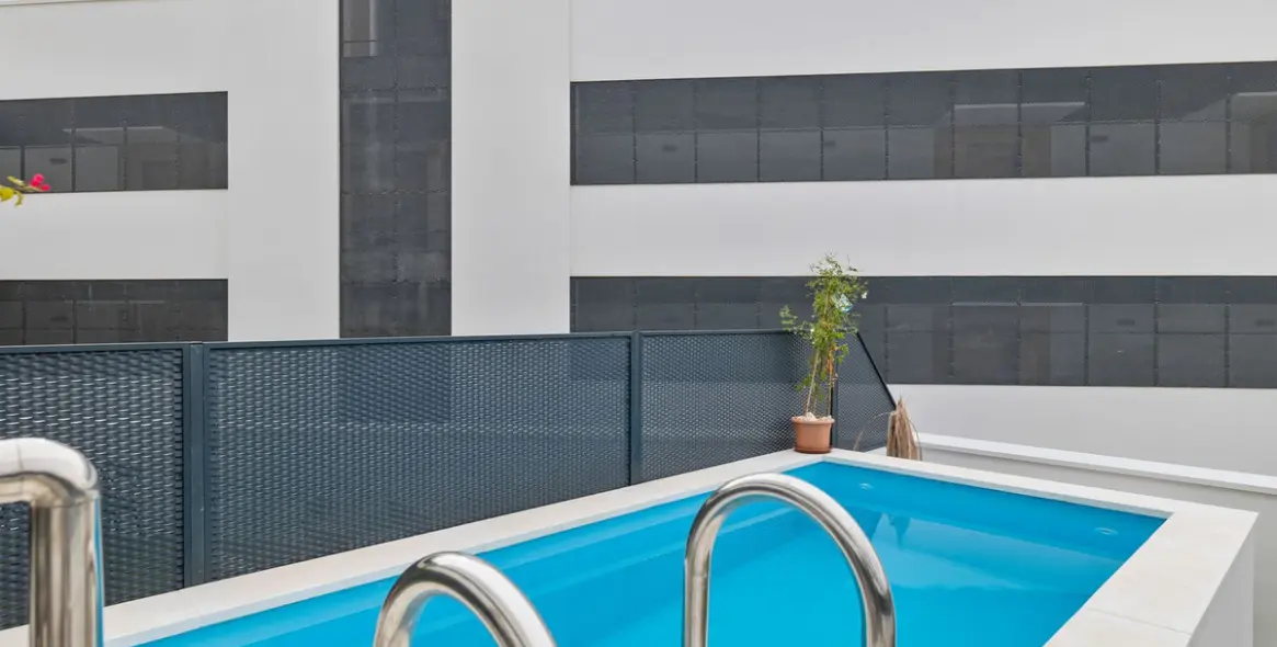 Sale of middle floor apartment in Estepona 3