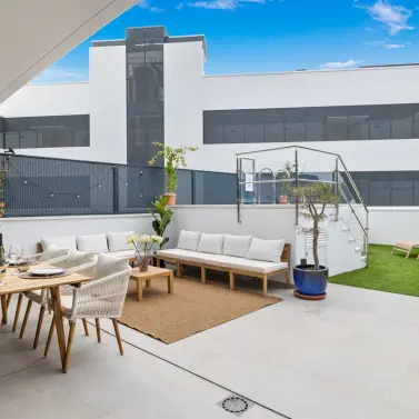 Sale of middle floor apartment in Estepona