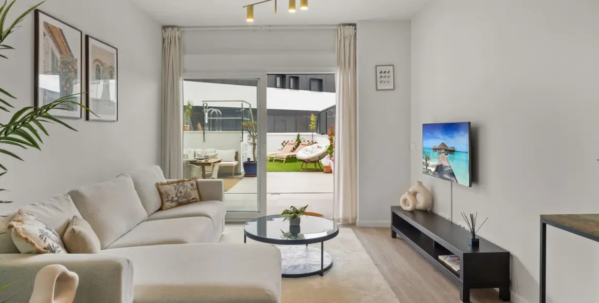 Sale of middle floor apartment in Estepona 10