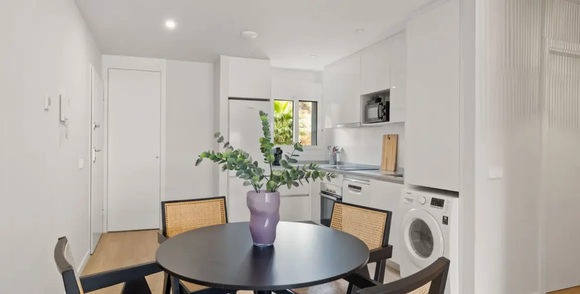 Sale of middle floor apartment in Estepona 12