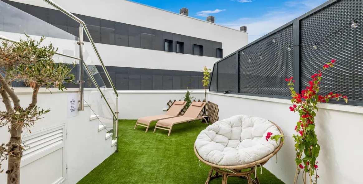 Sale of middle floor apartment in Estepona 18