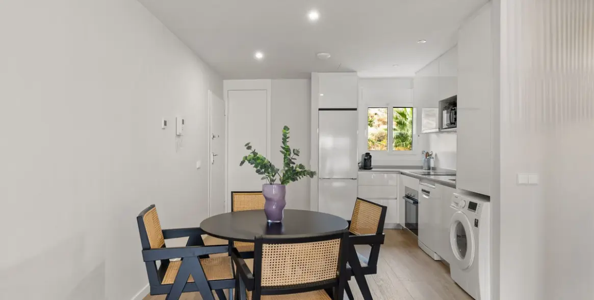 Sale of middle floor apartment in Estepona 20